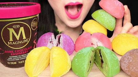 美女吃白兰瓜雪糕视频,美女品尝白兰瓜雪糕，清凉一夏尽享美味时光